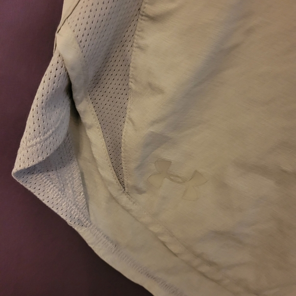 Womens Under Armour Light Gray Performance Shorts. Loose Fit. Size Large - Picture 2 of 7